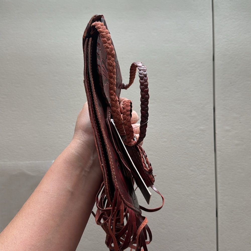 Leaders In Leather Bag - Crossbody - Essential Tooled LEATHER Bag - Picture 11 of 12